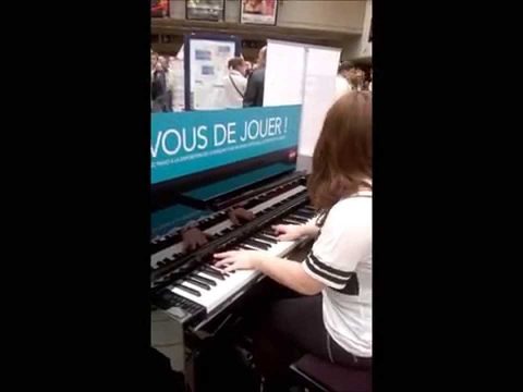 Carrefour Piano Yamaha