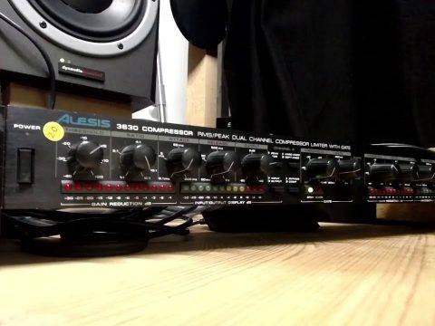 Compresor Alesis 3630
